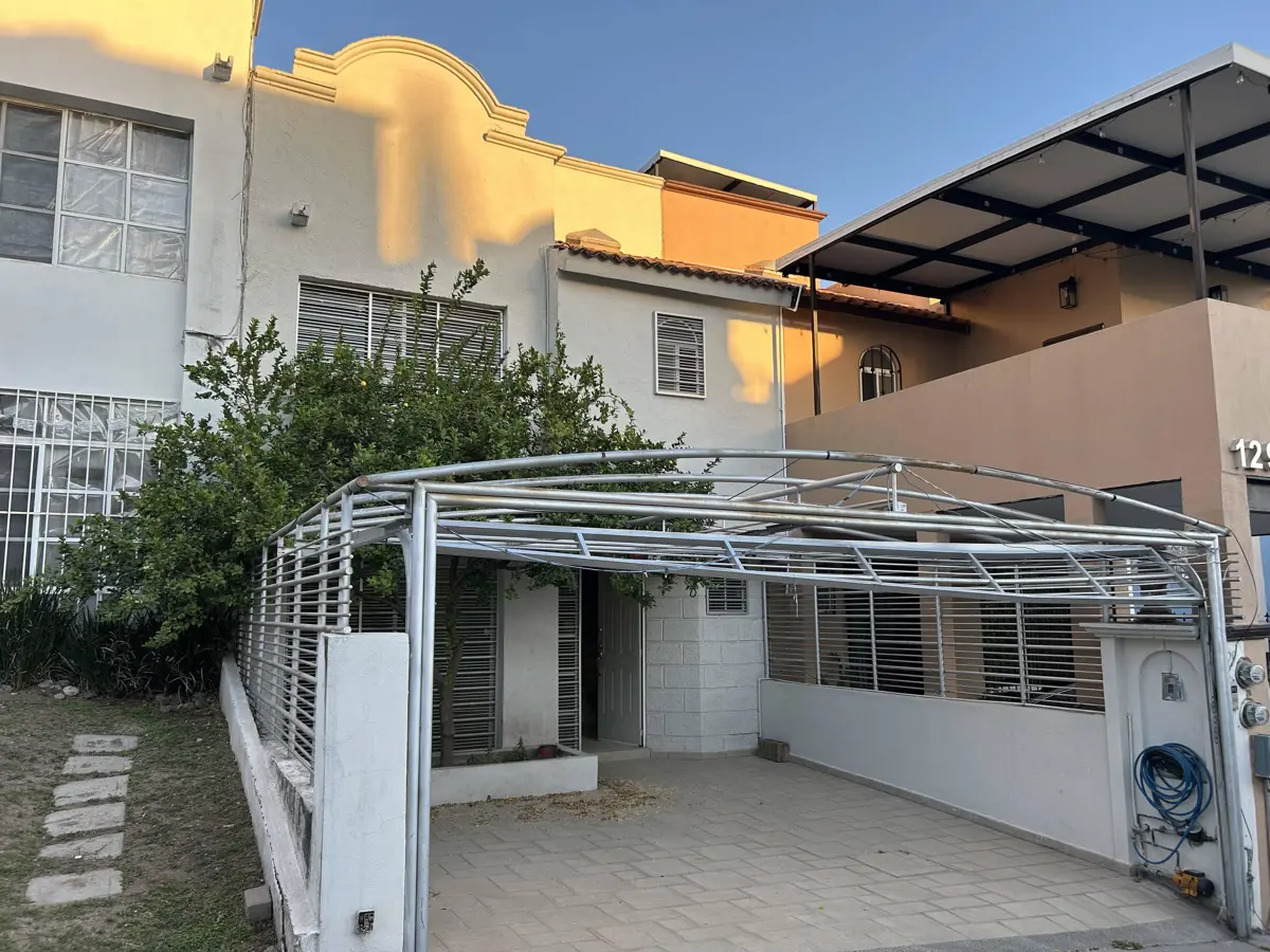 Casa en venta en Rinconada del Bosque, León — foto 1 de 26