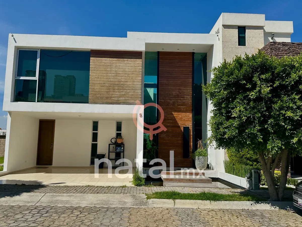 Casa en renta en Fraccionamiento Lomas de  Angelópolis, San Andrés Cholula — foto 1 de 24