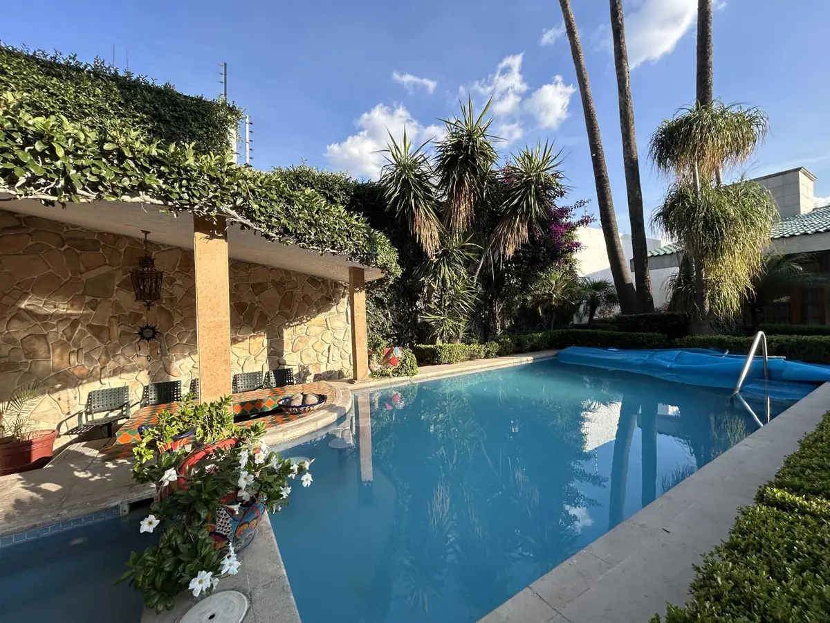 Casa en venta en Arbide, León — foto 1 de 25