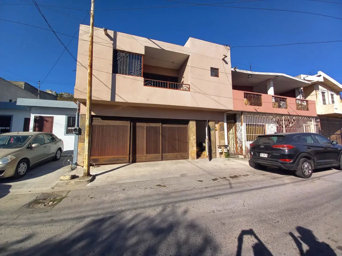 Casa en venta en Lomas Modelo, Monterrey — foto 1 de 33