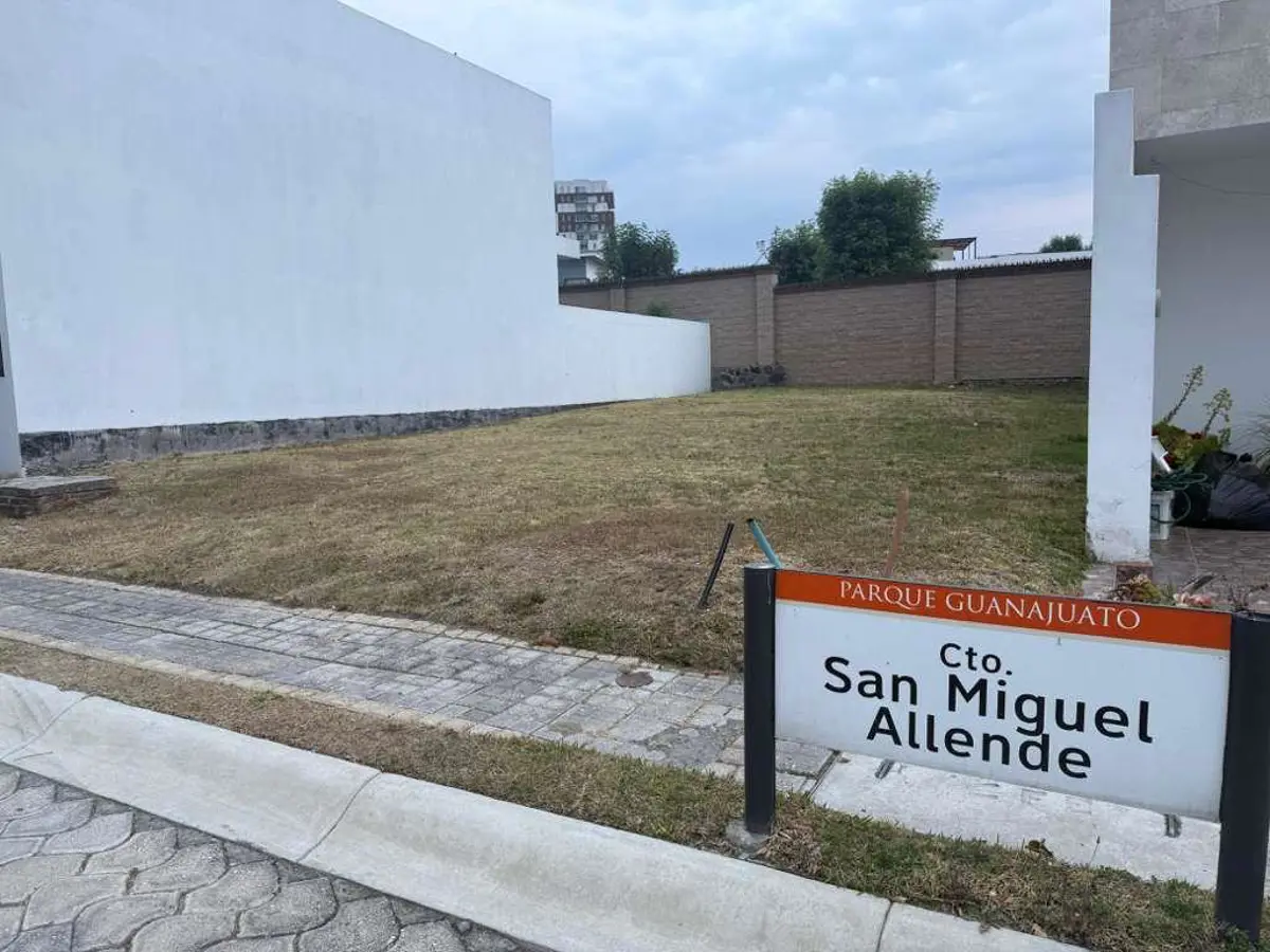 Terreno en venta en Fraccionamiento Lomas de  Angelópolis, San Andrés Cholula — foto 1 de 6
