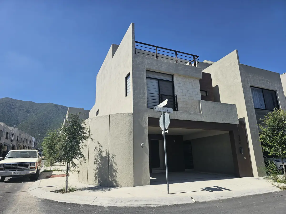 Casa en renta en Rincón de la Sierra, García — foto 1 de 42