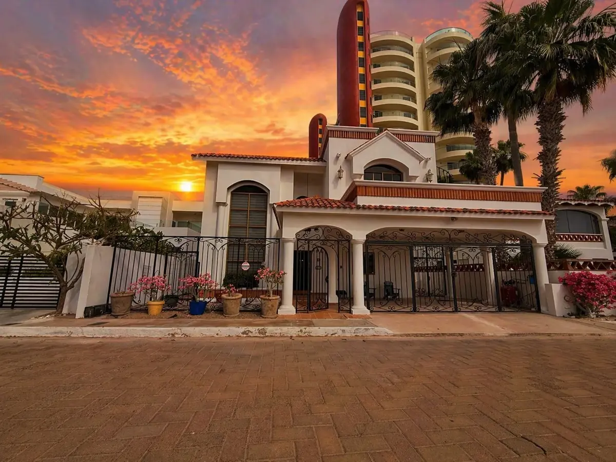 Casa en venta en San Carlos Plaza, Guaymas — foto 1 de 79