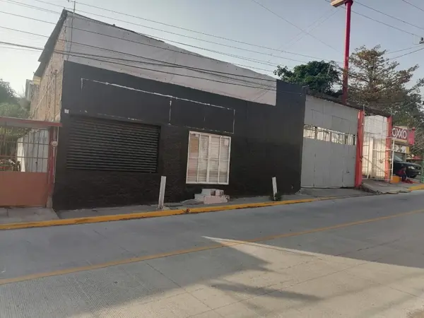 RENTA DE LOCAL CON AREA DE PUNTO DE VENTA, ALMACENAMIENTO Y ESTACIONAMIENTO