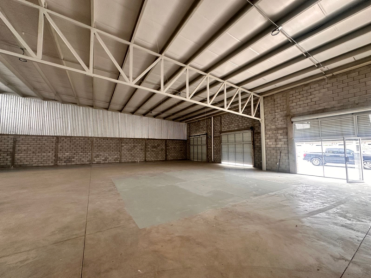 -•Local comercial en plaza ubicada en Col. Villa California•- -•Local comercial en plaza ubicada en Col. Villa California•-