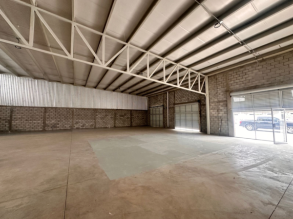 -•Local comercial en plaza ubicada en Col. Villa California•-