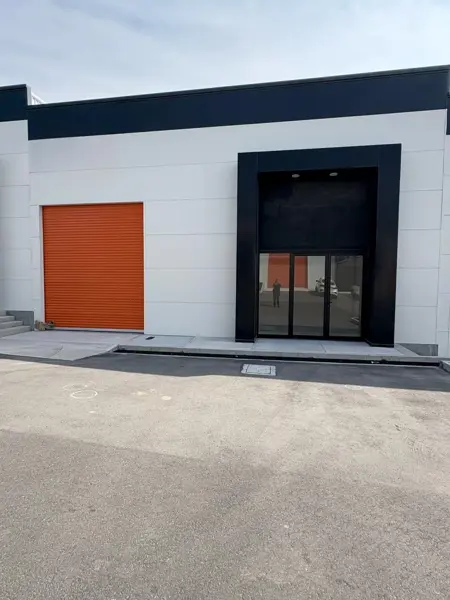 Bodega de  216m2 Uso Comercial, Empresarial o de Servicios, el Marqués