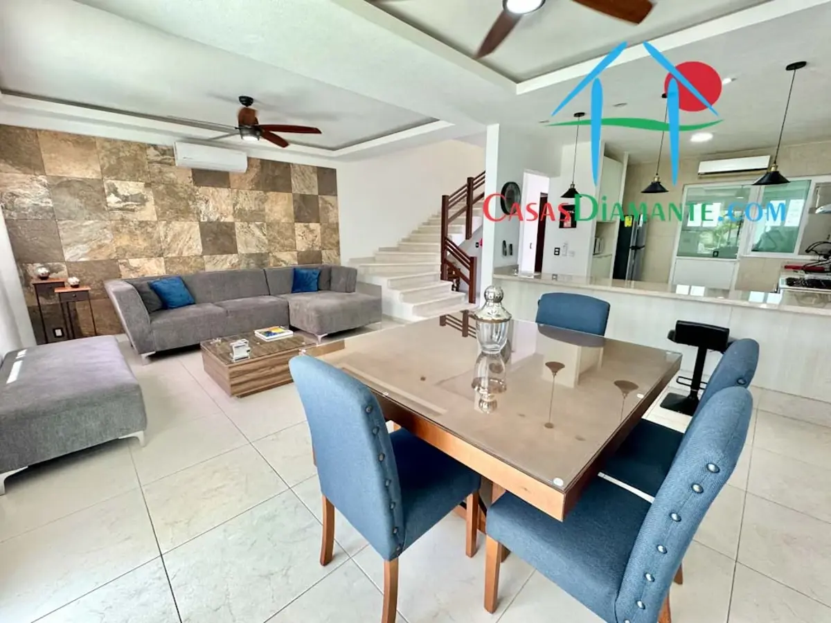Casa con terraza, jacuzzi, salida al jardín y áreas comunes Casa con terraza, jacuzzi, salida al jardín y áreas comunes