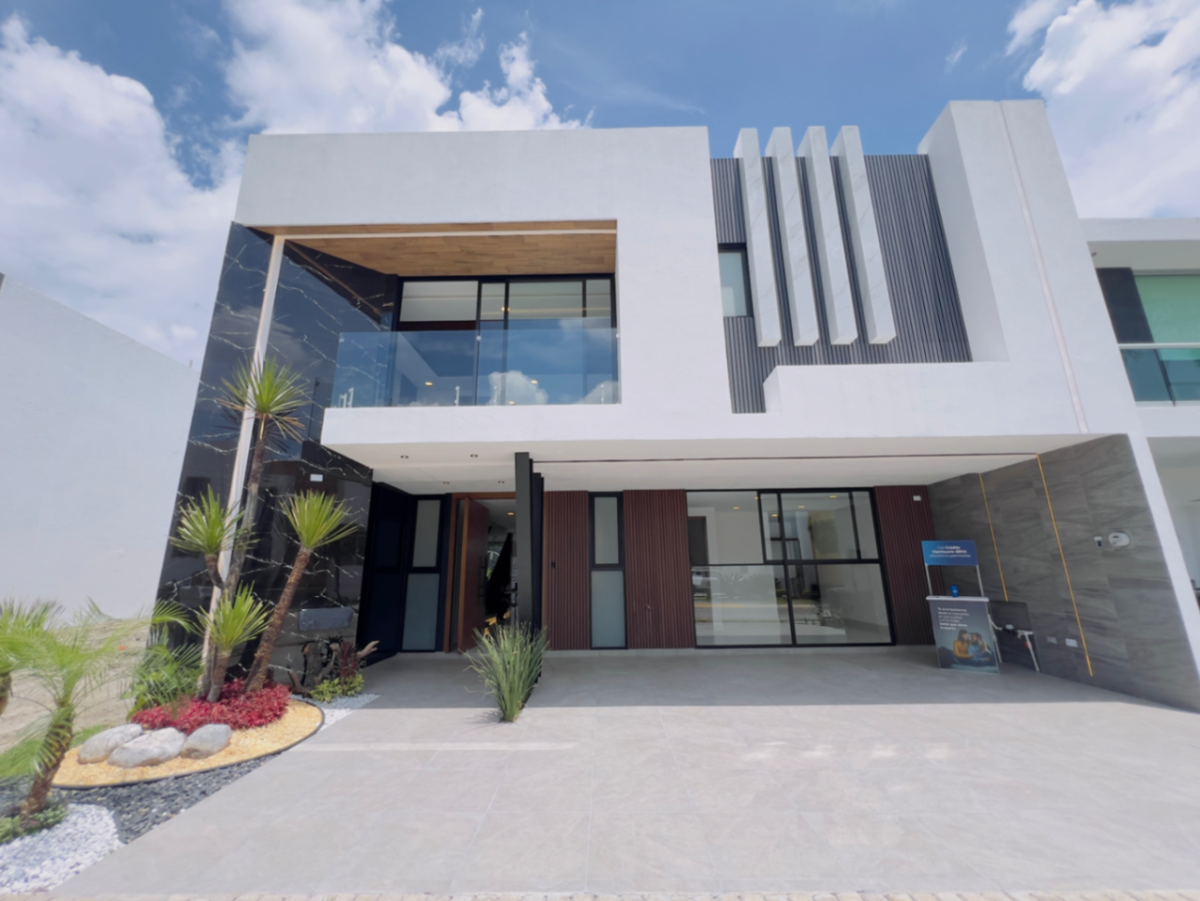 Casa en venta en Lomas de Angelópolis, San Andrés Cholula — foto 1 de 35