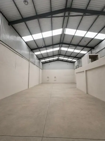BODEGA NUEVA UBICADA EN LA CENTRAL CAMIONERA