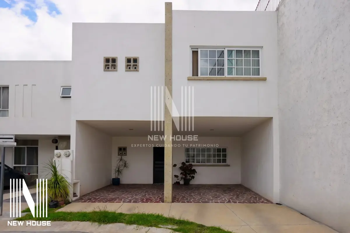 Casa en venta en Jardines de Los Reyes, León — foto 1 de 35