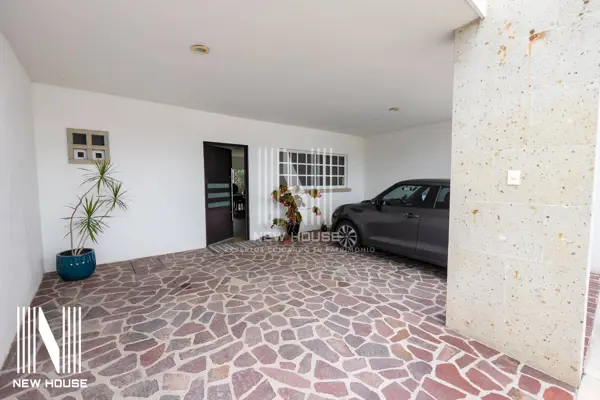 Casa en venta en Jardines de Los Reyes, León — foto 2 de 35