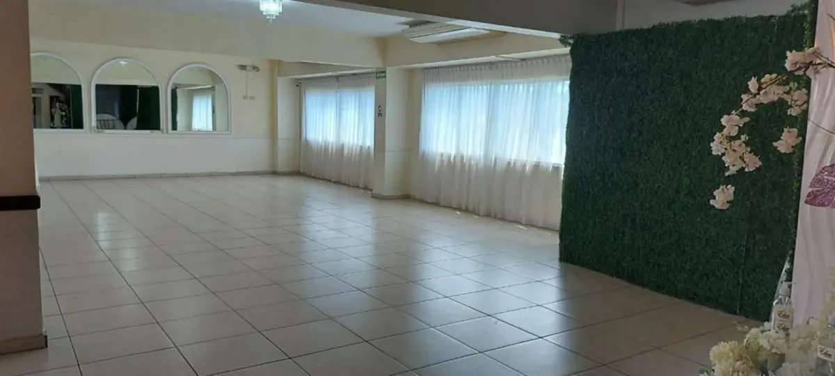 Local en renta en Jardines de Anáhuac, San Nicolás de los Garza — foto 1 de 5