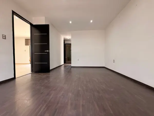 Casa en venta en Paseos de Chavarría, Mineral de la Reforma — foto 3 de 21