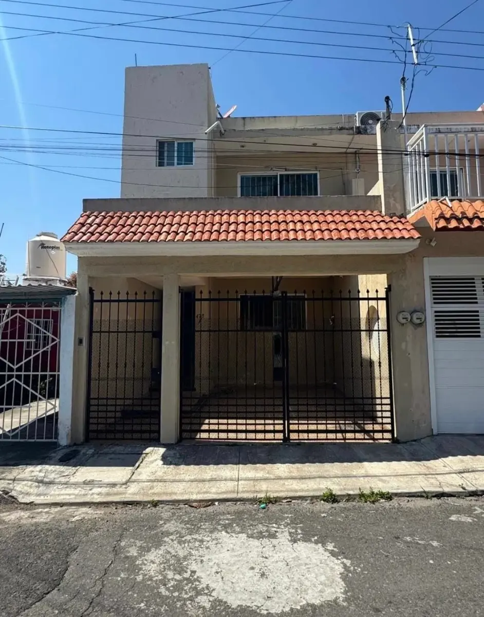 Casa en venta en Luis Echeverria Álvarez, Boca del Río — foto 1 de 19