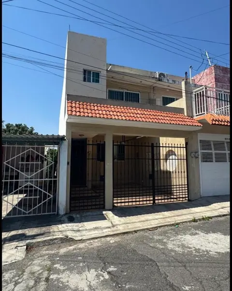 Casa en venta en Luis Echeverria Álvarez, Boca del Río — foto 2 de 19