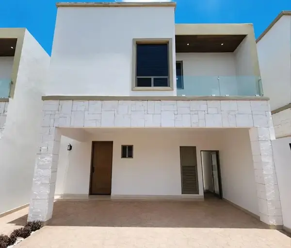 Casa en Venta en Los Viñedos, Torreón - Excelente Ubicación y Espacios Amplios