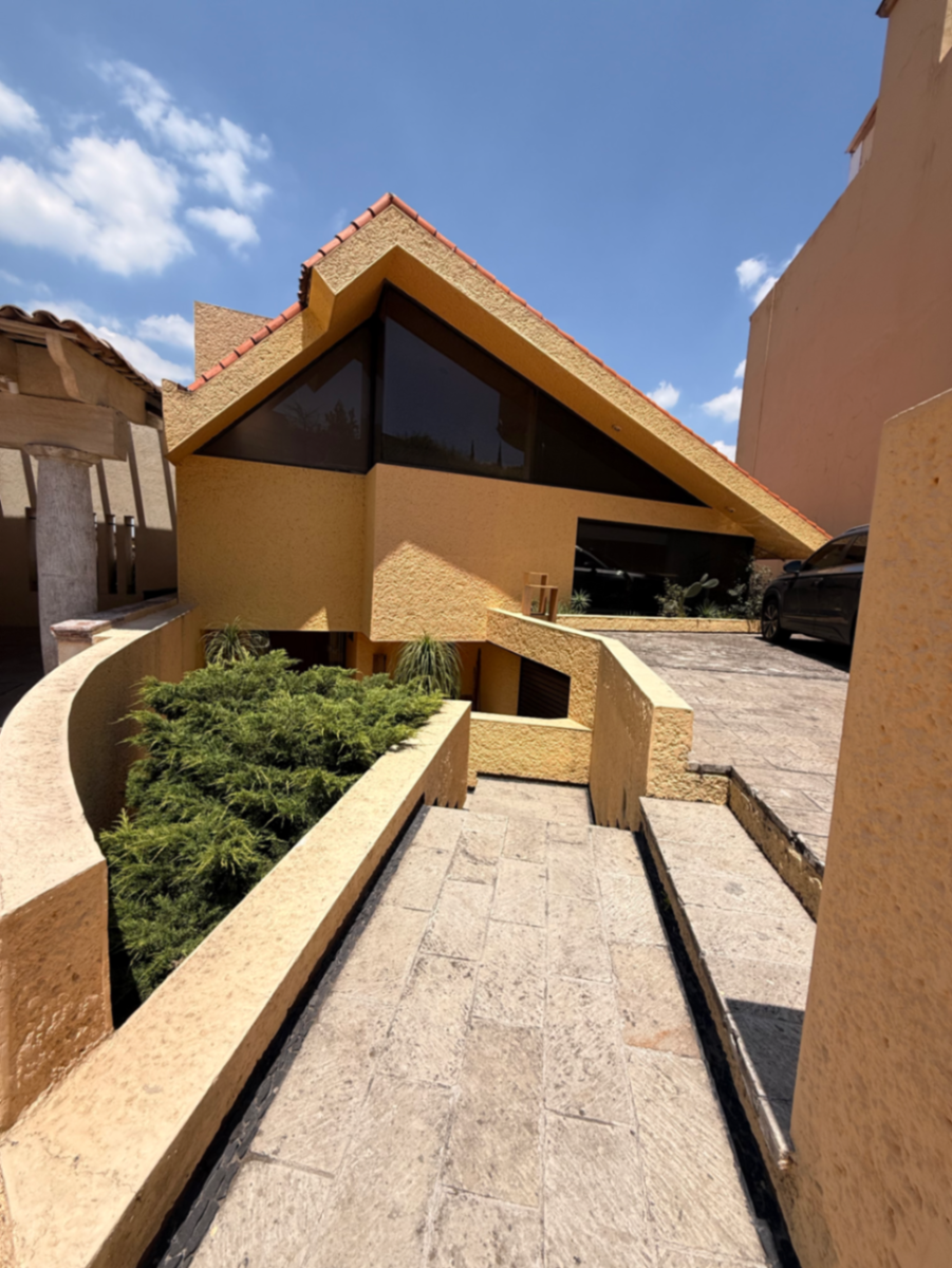 Casa en renta en Bosques de las Lomas, Cuajimalpa de Morelos — foto 1 de 24