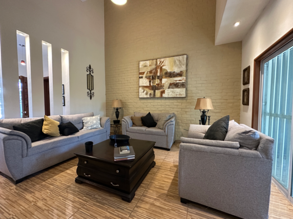 Casa en renta en Rincón de Sayavedra, Saltillo — foto 3 de 28
