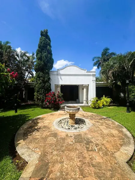 Casa en Venta en Mérida, Yucatán en Col. Mexico, de una planta en esquina