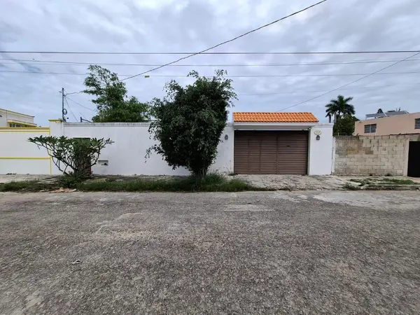 Casa en Venta en Mérida, Yucatán, en Col. San Esteban, ideal para oficina