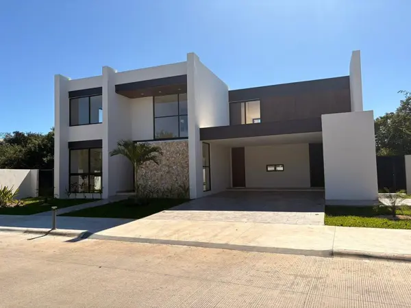 Casa en Venta en Privada Nortemerida |76E|