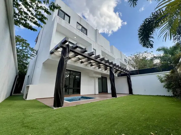 Casa en venta con paneles solares en Temozón Norte