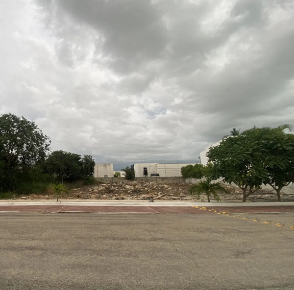 En VENTA precioso terreno en privada XamanTan