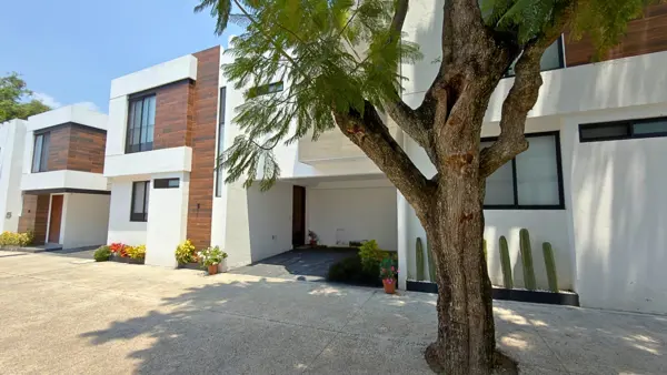 Casa en Venta con Alberca – Zona Norte de Cuernavaca Casa en Venta con Alberca – Zona Norte de Cuernavaca