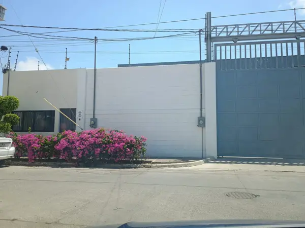 Bodega industrial en venta en Mazatlán, zona norte, con amplio estacionamiento