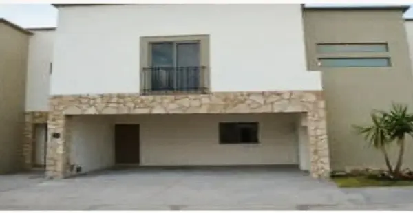 CASA EN RENTA CON ALBERCA SECTOR VIÑEDOS