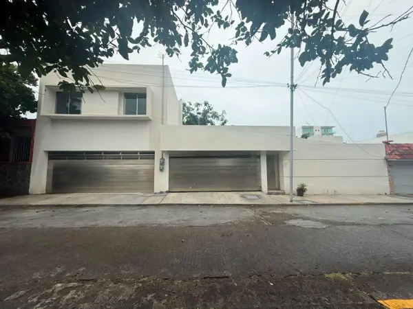 RENTO CASA EN BOCA DEL RIO CERCA DE TODO (ideal para oficina o familia grande ( EN REMODELACION