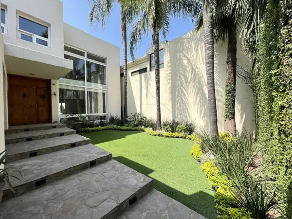 Casa en Renta Colonia Fuentes del Valle Zona San Pedro Garza García — foto 1 de 32