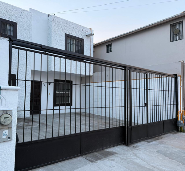Casa en venta en Jardines Residencial, Juárez — foto 2 de 42