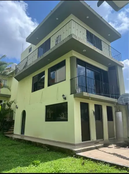 Casa grande céntrica en renta Xalapa