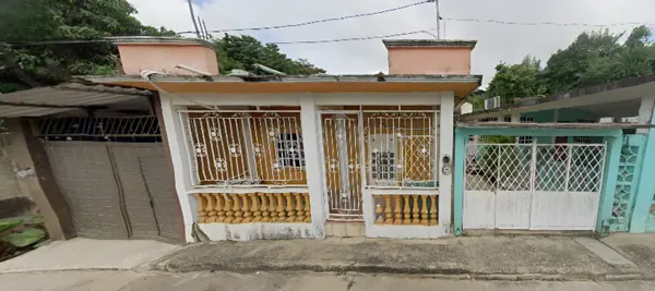 Casa en Remate Hipotecario en Miahuatlán, Veracruz con Accesibilidad y Espacios Funcionales