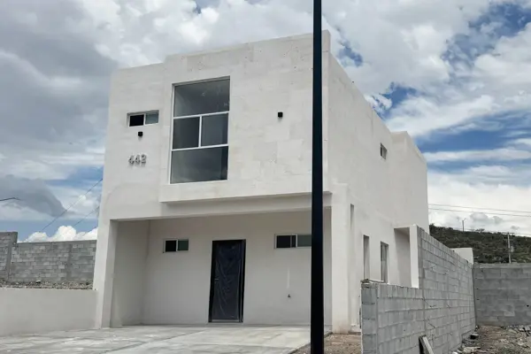 Casa en venta en Brisas Poniente, Saltillo — foto 2 de 18