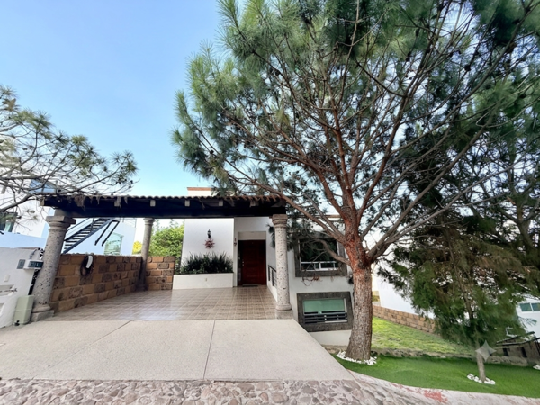 Casa en Venta en Vista Real y Country Club, Corregidora, Querétaro - Amplia y Bien Ubicada Casa en Venta en Vista Real y Country Club, Corregidora, Querétaro - Amplia y Bien Ubicada