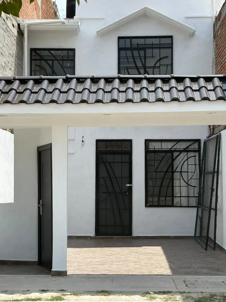 Casa en venta en Praderas del Bosque, León — foto 1 de 10