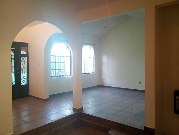 Casa en venta en Los Tulipanes, Saltillo — foto 2 de 11