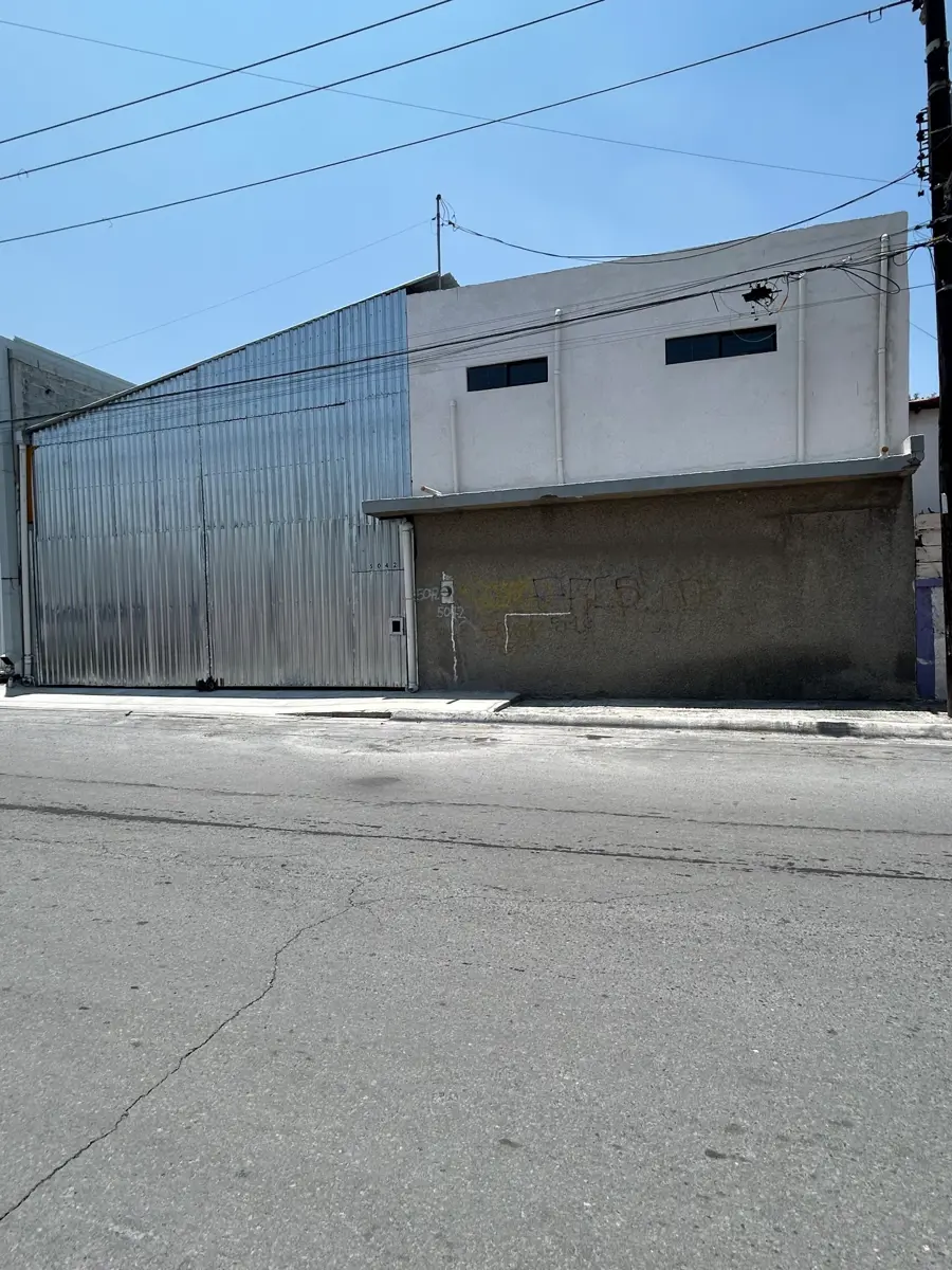 Bodega en renta en Plutarco Elias Calles, Monterrey — foto 1 de 8