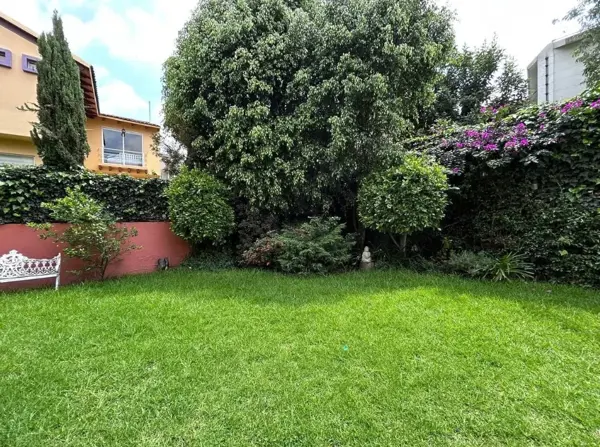 CASA EN CONDOMINIO CON JARDÍN PRIVADO DE 190 m2, EN VENTA