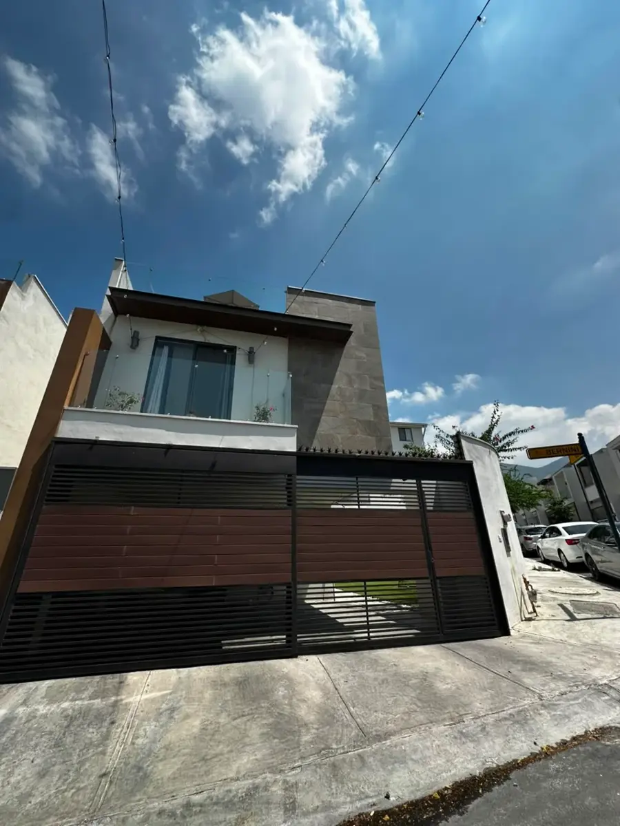 Casa en venta en Altrysa, García — foto 1 de 30