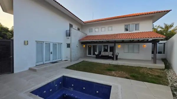 Casa en renta y venta en Campestre Celaya con alberca, Celaya, Guanajuato