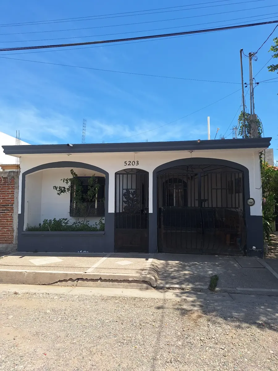 Casa en Venta en Fracc. Villa Dorada, Culiacán, Sinaloa Casa en Venta en Fracc. Villa Dorada, Culiacán, Sinaloa