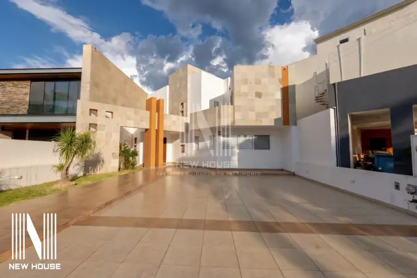 Exclusiva Residencia frente al Campo de Golf – Country Club Los Naranjos