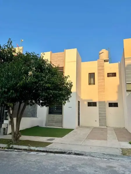 Amueblada con recámara en planta baja