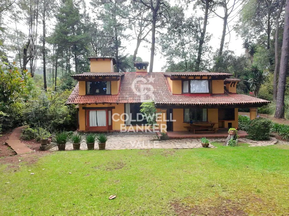 Casa en venta en Avandaro, Valle de Bravo — foto 1 de 34