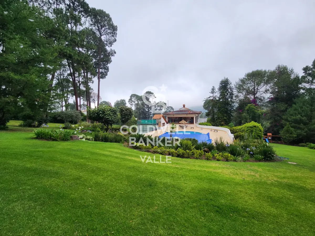 Casa en renta en Avandaro, Valle de Bravo — foto 1 de 38