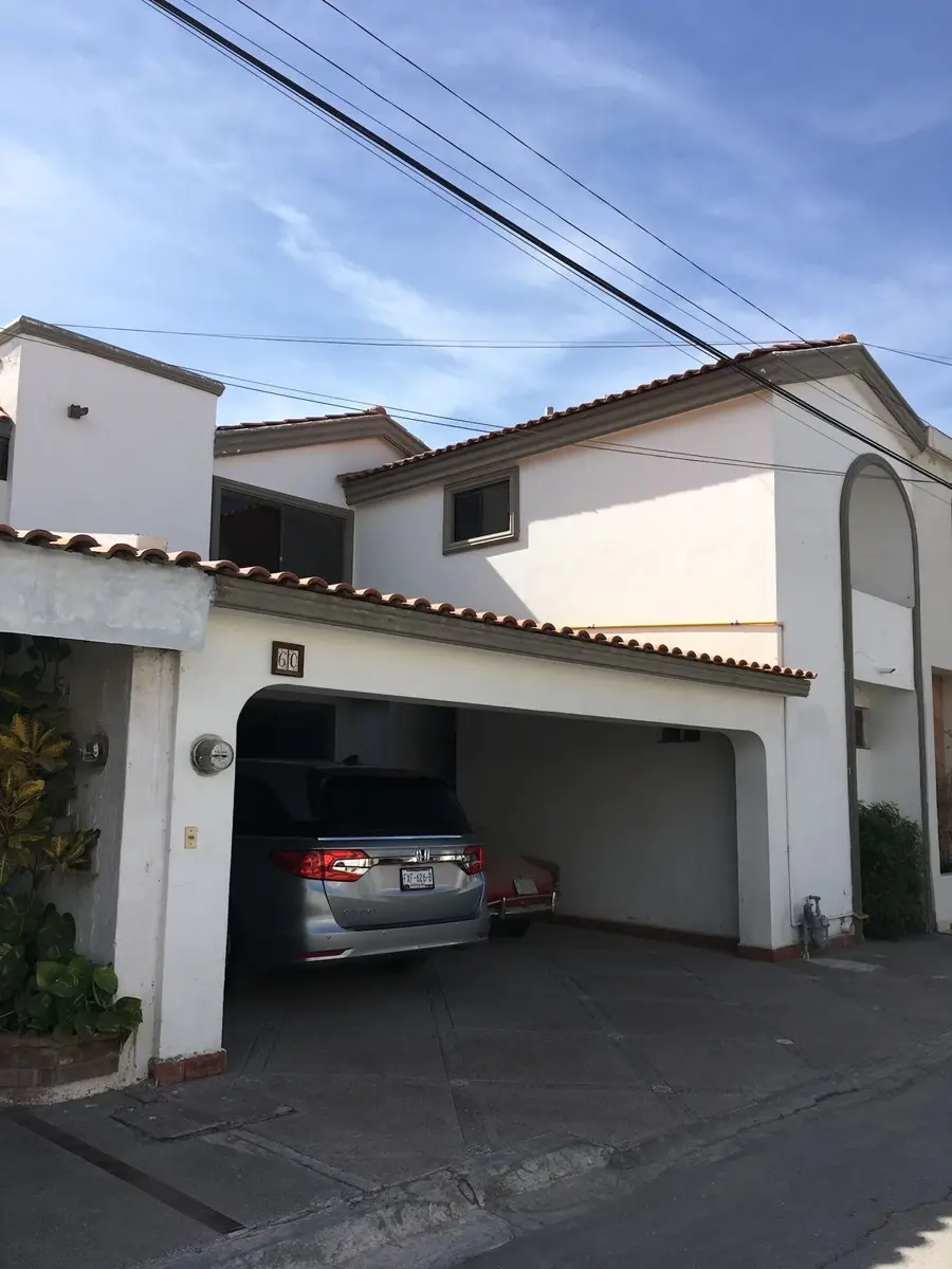 Casa amueblada Villas la Rosita. Fraccionamiento cerrado, cerca de comercios, bancos, restaurantes . Casa amueblada Villas la Rosita. Fraccionamiento cerrado, cerca de comercios, bancos, restaurantes .